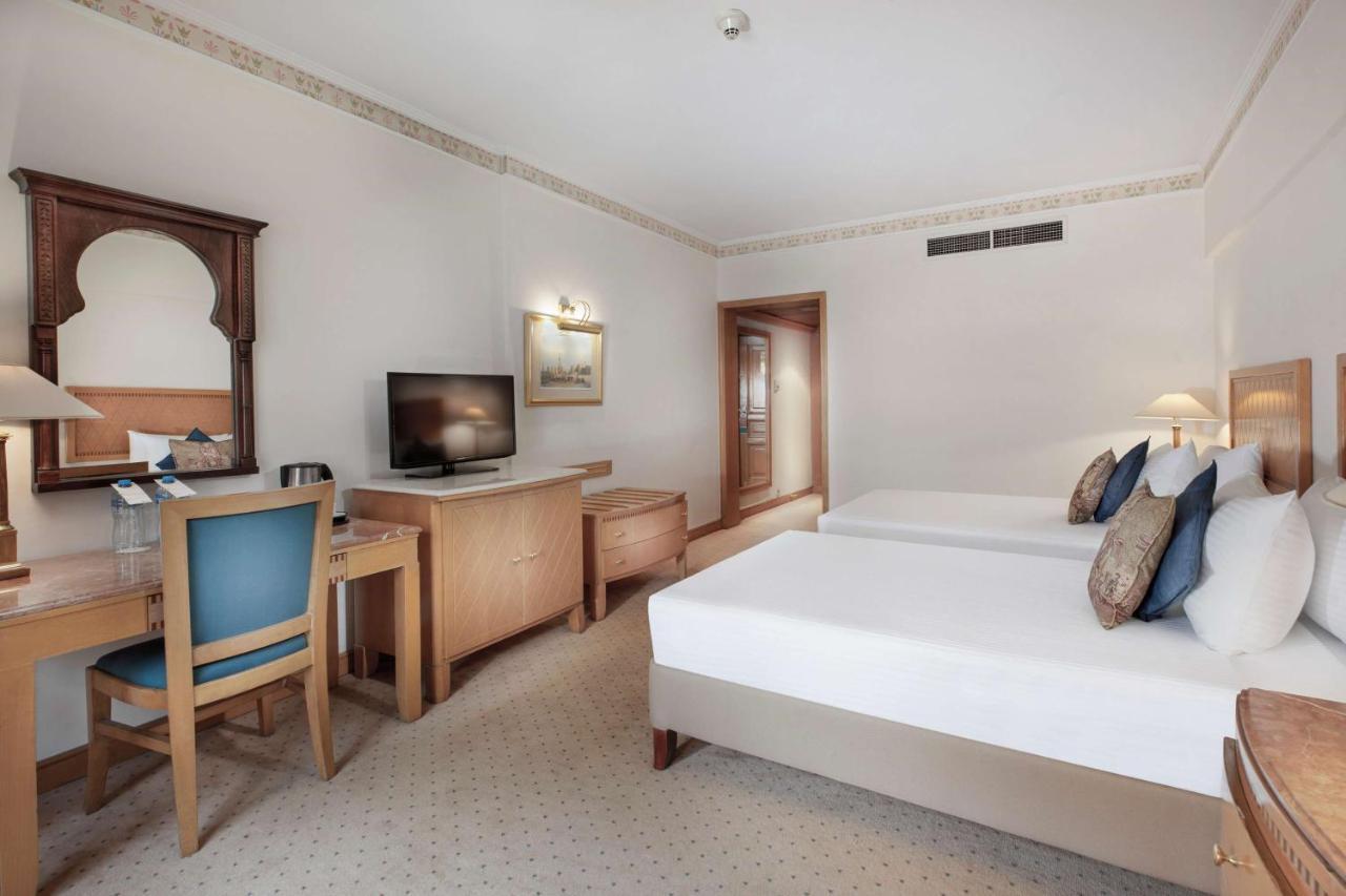 Steigenberger Nile Palace Luxor - Convention Center Екстериор снимка A room at the hotel