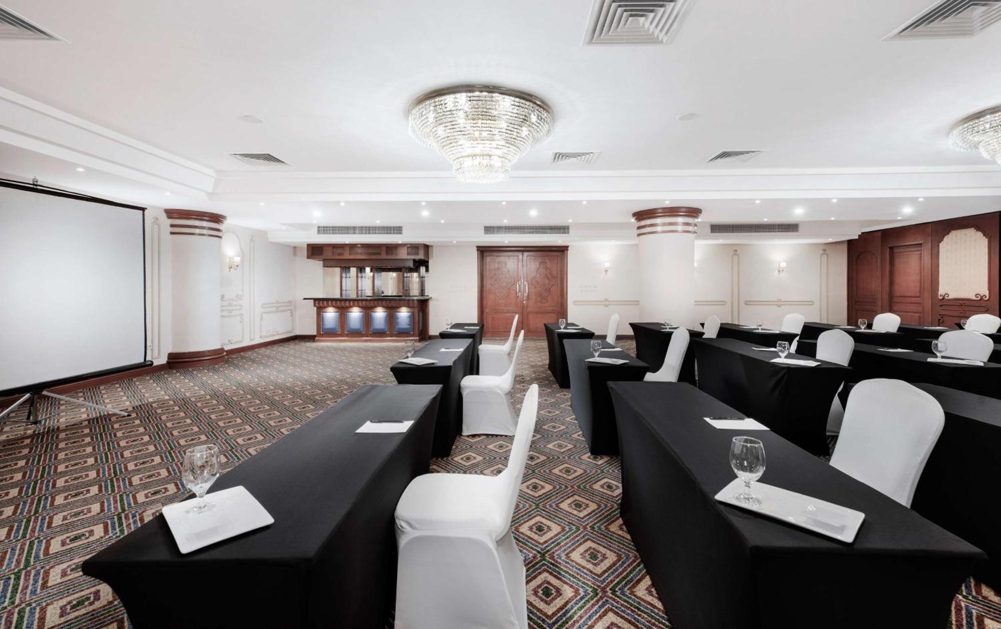 Steigenberger Nile Palace Luxor - Convention Center Екстериор снимка Meeting room
