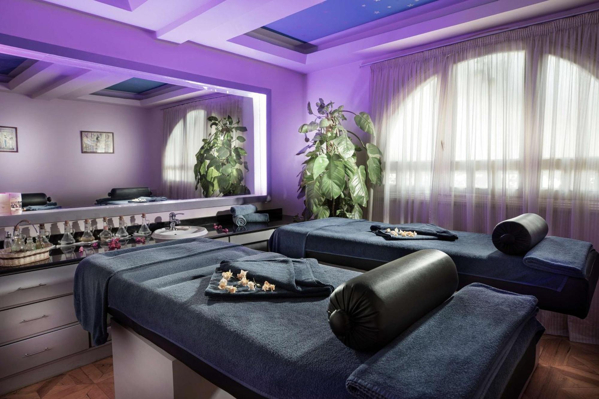 Steigenberger Nile Palace Luxor - Convention Center Екстериор снимка A spa in a hotel