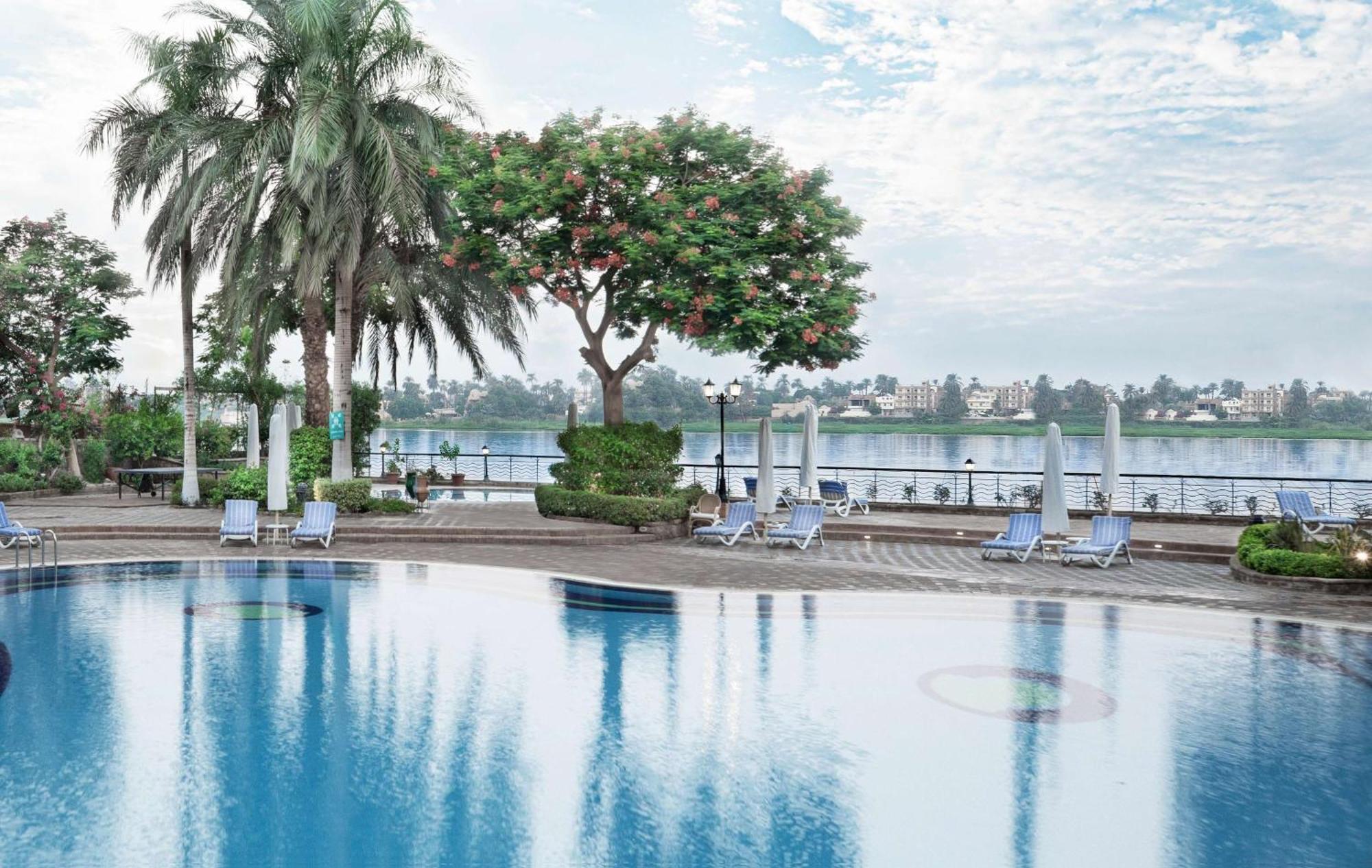 Steigenberger Nile Palace Luxor - Convention Center Екстериор снимка The Nile view from the hotel